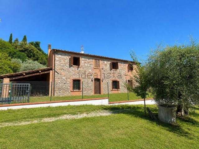Rustici e casali in vendita di 240 m²
