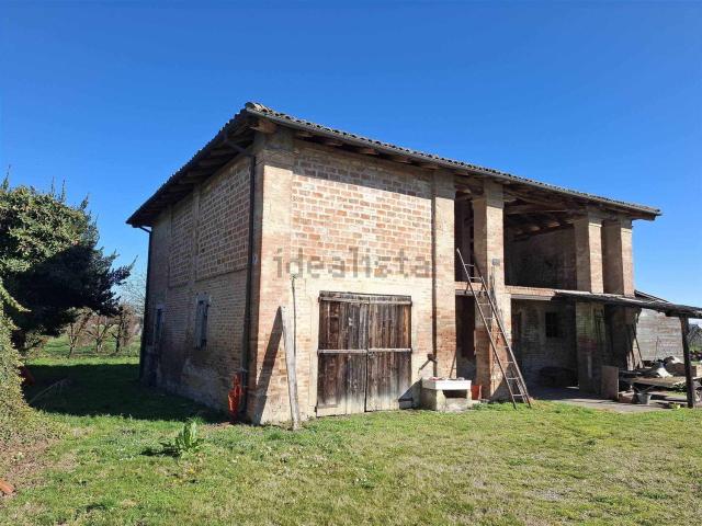 Rustici e casali in vendita di 240 m²