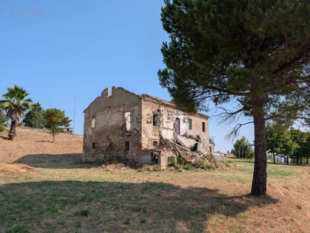 Rustici e casali in vendita di 240 m² in Contrada Lava