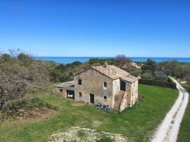 Rustici e casali in vendita di 240 m² in Contrada Sant&apos Egidio