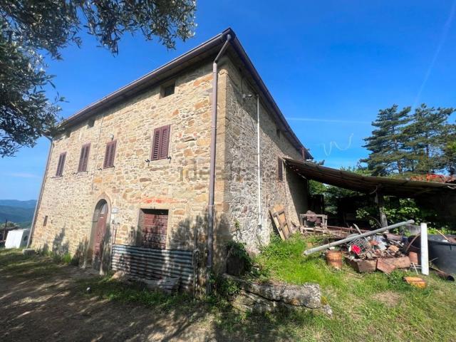 Rustici e casali in vendita di 240 m² in Località Tortigliano