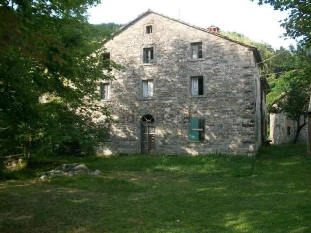 Rustici e casali in vendita di 240 m² in Strada Comunale di Rofelle