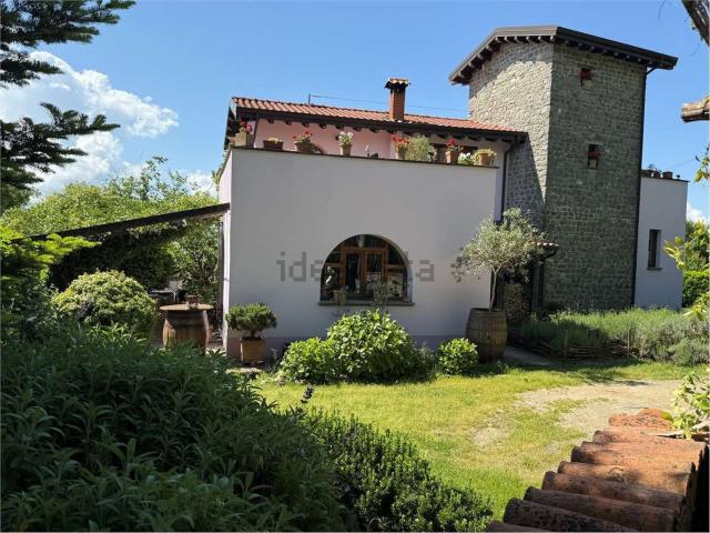 Rustici e casali in vendita di 240 m² in Strada Senza Nome