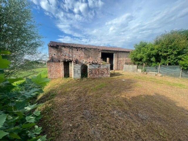 Rustici e casali in vendita di 240 m² in Via Brose, 1