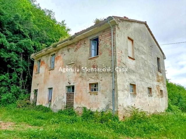 Rustici e casali in vendita di 240 m² in Via Cannelle