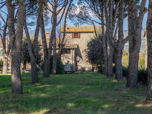 Rustici e casali in vendita di 240 m² in Via Case Sparse