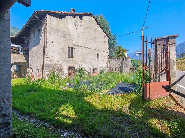 Rustici e casali in vendita di 240 m² in Via Chiusure