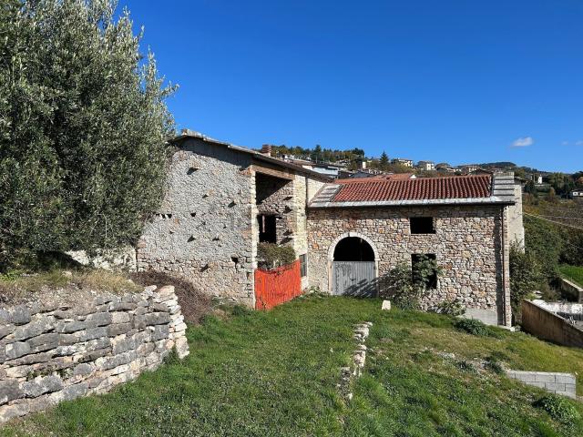Rustici e casali in vendita di 240 m² in Via del Poggio
