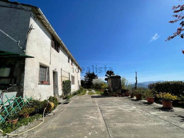 Rustici e casali in vendita di 240 m² in Via di Folavento