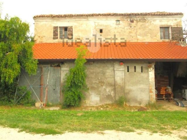 Rustici e casali in vendita di 240 m² in Via Larga, 470