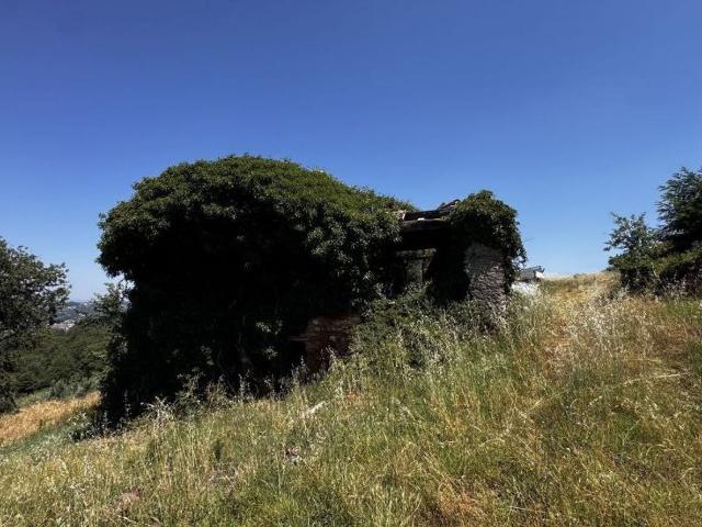 Rustici e casali in vendita di 240 m² in Via Pietro Vannucci, 103