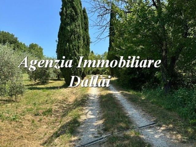 Rustici e casali in vendita di 240 m² in Via Roma, 29