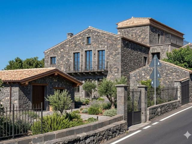 Rustici e casali in vendita di 240 m² in Via tavola