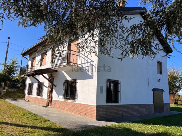 Rustici e casali in vendita di 240 m² in Via Variala