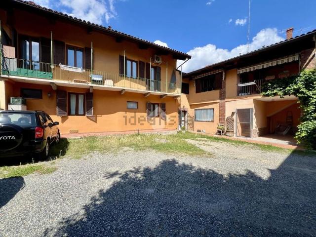 Rustici e casali in vendita di 240 m² in Via Viotti, 8
