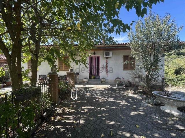 Rustici e casali in vendita di 241 m²
