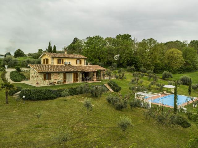 Rustici e casali in vendita di 241 m² in Via Nazionale, 24