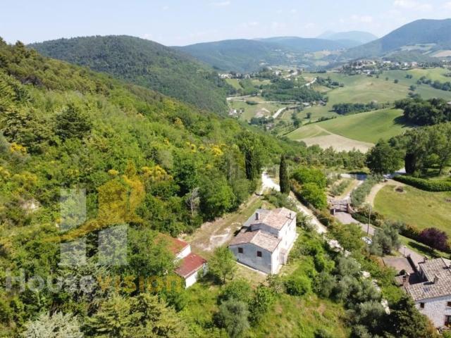Rustici e casali in vendita di 242 m²