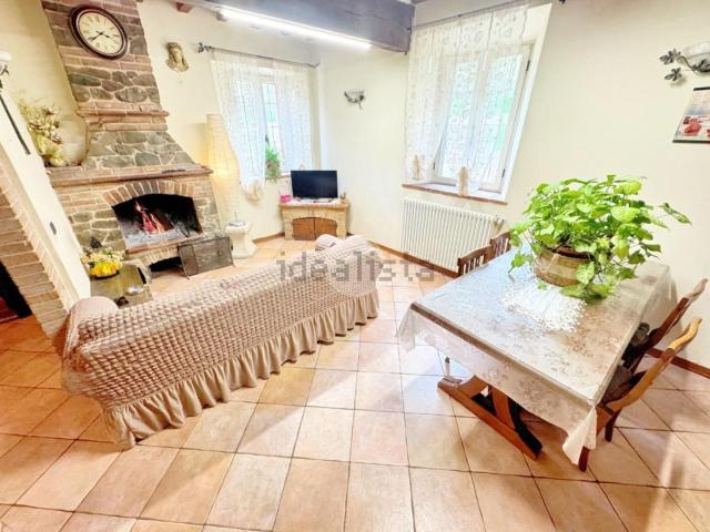 Rustici e casali in vendita di 242 m² in Via Casaltone, 11