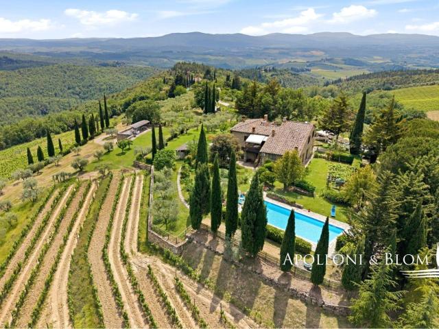 Rustici e casali in vendita di 243 m²