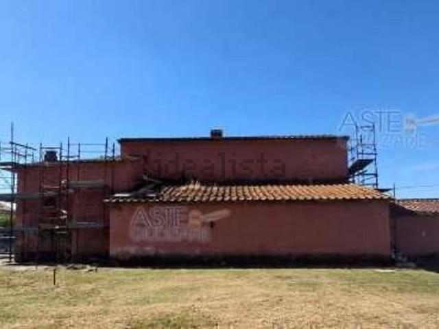 Rustici e casali in vendita di 243 m² in Via Frasso, 310