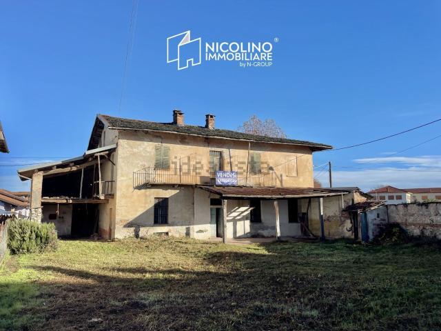 Rustici e casali in vendita di 243 m² in Via San Bernado, 6