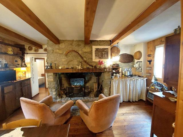Rustici e casali in vendita di 243 m² in Via Toricella, 6