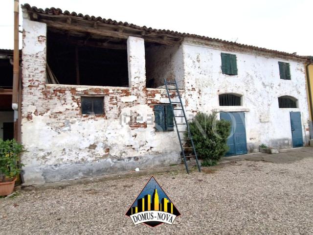Rustici e casali in vendita di 254 m²