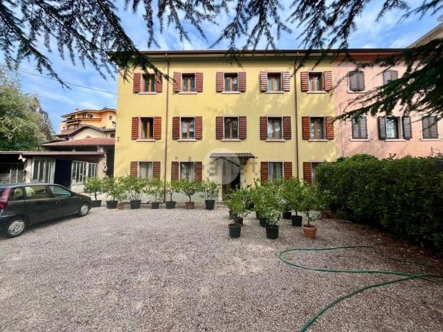 Rustici e casali in vendita di 254 m² in Via Gardesana, 34