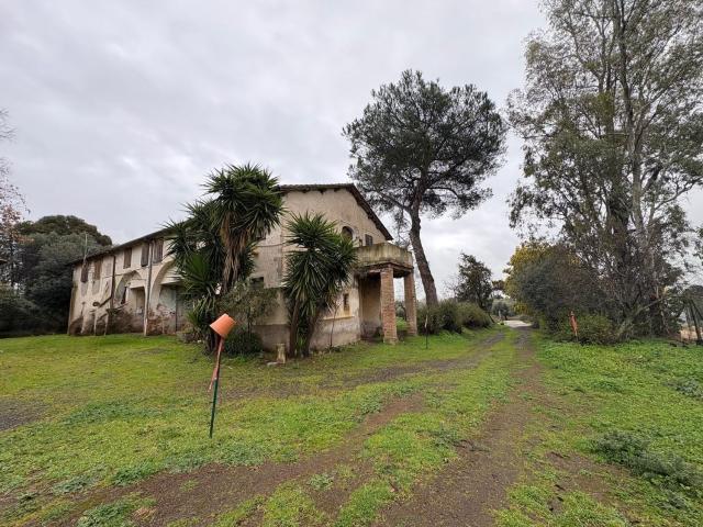 Rustici e casali in vendita di 255 m² in Via Tufello