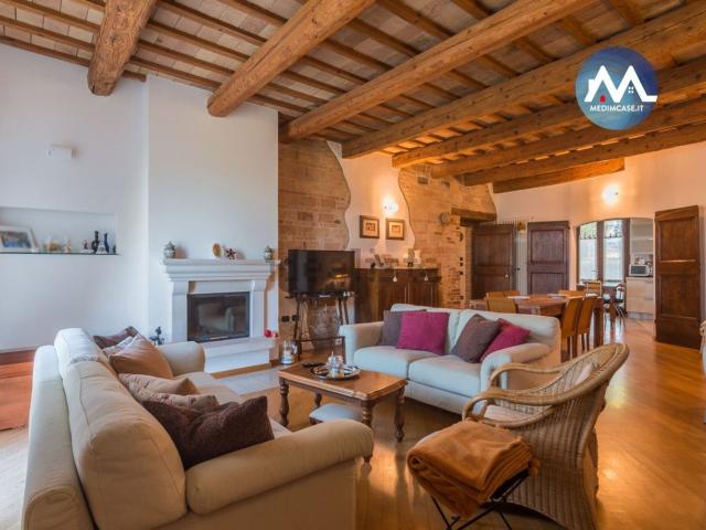 Rustici e casali in vendita di 256 m² in Strada Lunga
