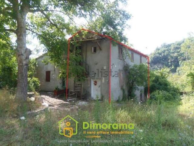 Rustici e casali in vendita di 256 m² in Via Mulino, 44