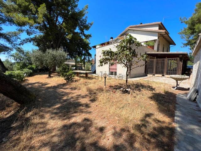 Rustici e casali in vendita di 257 m² in Via Roncosambaccio