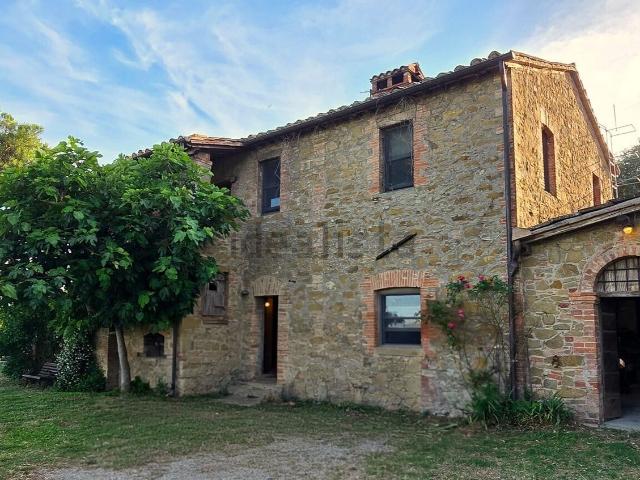 Rustici e casali in vendita di 259 m² in Via del Boschetto, 1