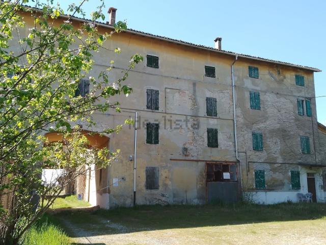 Rustici e casali in vendita di 2500 m² in Strada Bassa Nuova, 121