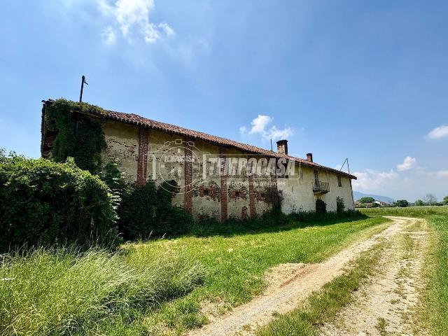 Rustici e casali in vendita di 2500 m² in Strada Cà Bianca