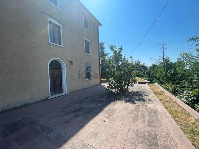 Rustici e casali in vendita di 250 m²