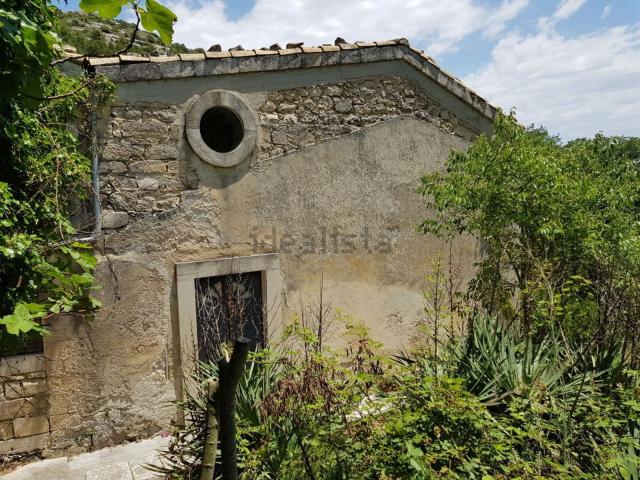 Rustici e casali in vendita di 250 m²