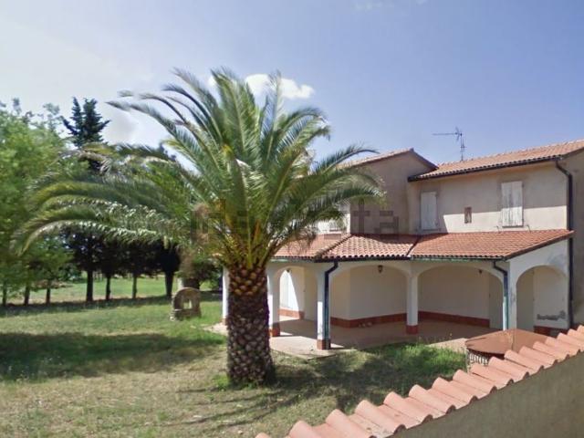 Rustici e casali in vendita di 250 m²
