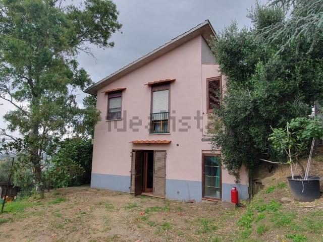 Rustici e casali in vendita di 250 m²