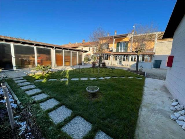 Rustici e casali in vendita di 250 m²