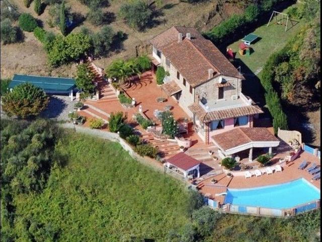Rustici e casali in vendita di 250 m²