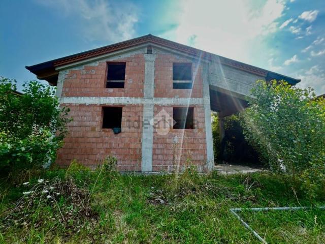 Rustici e casali in vendita di 250 m²