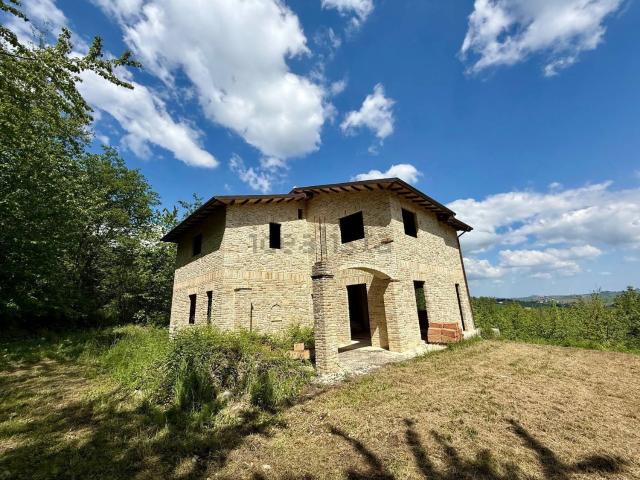 Rustici e casali in vendita di 250 m²