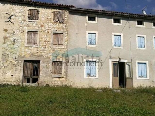 Rustici e casali in vendita di 250 m²