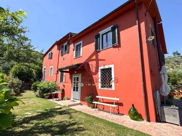 Rustici e casali in vendita di 250 m²