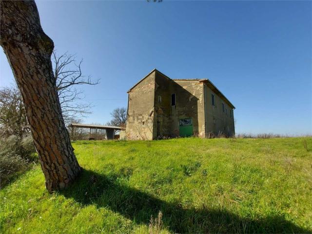 Rustici e casali in vendita di 250 m²