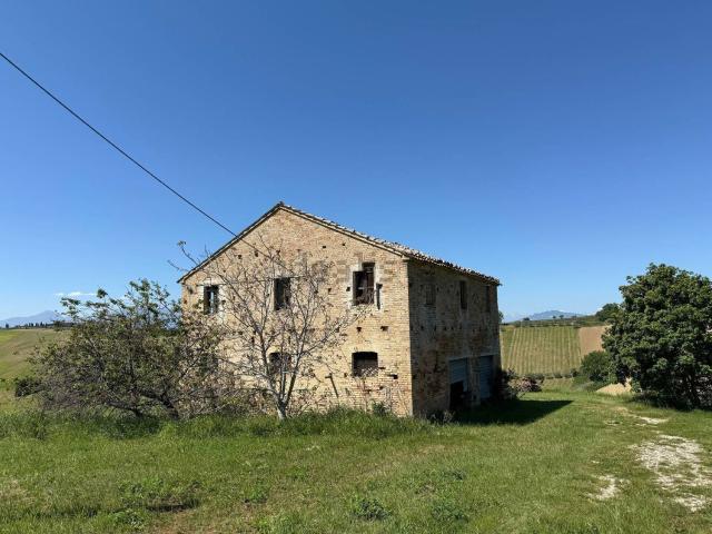 Rustici e casali in vendita di 250 m²