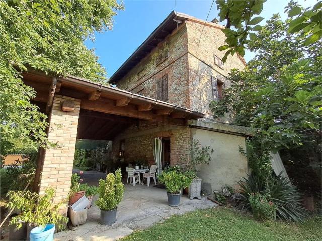 Rustici e casali in vendita di 250 m²