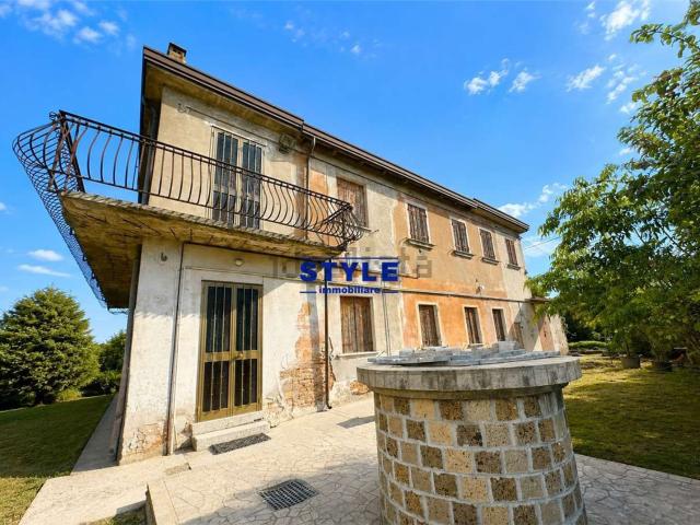 Rustici e casali in vendita di 250 m²